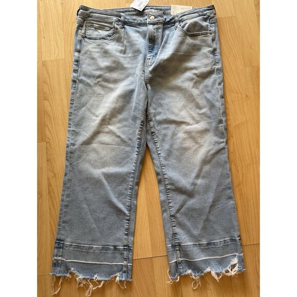 NWT American Eagle Jeans 18 Short Kick Boot Crop Light Blue Denim Fray Fringe - Picture 1 of 8
